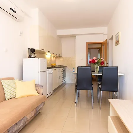 Lana Apartment Punat