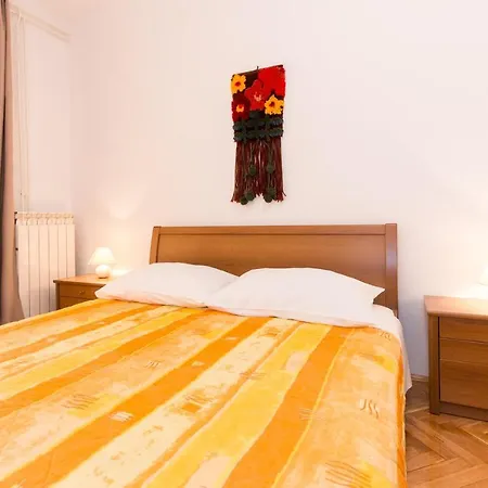 Apartment Lana *