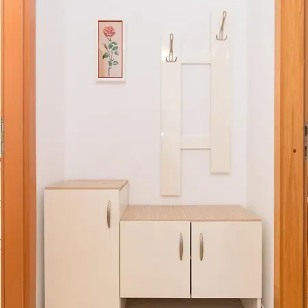 Lana Apartment *