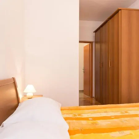 Lana Apartment